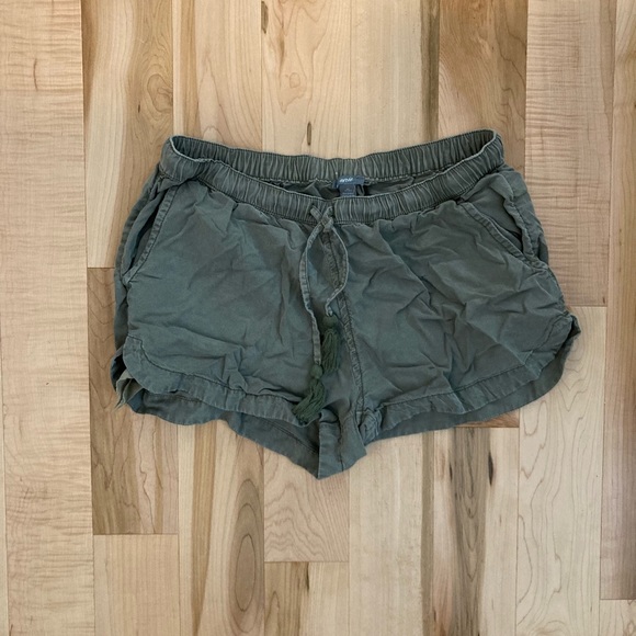 Green Aerie shorts, size xs - Picture 1 of 2